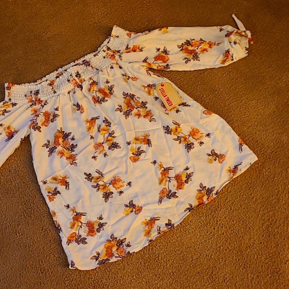 Off Shoulder Floral Blouse. Size Large. Brand new never worn